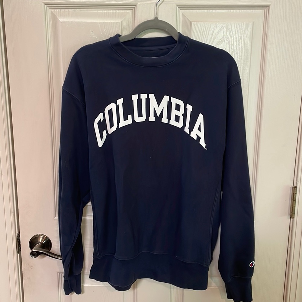 Champion Sweatshirt in a size medium